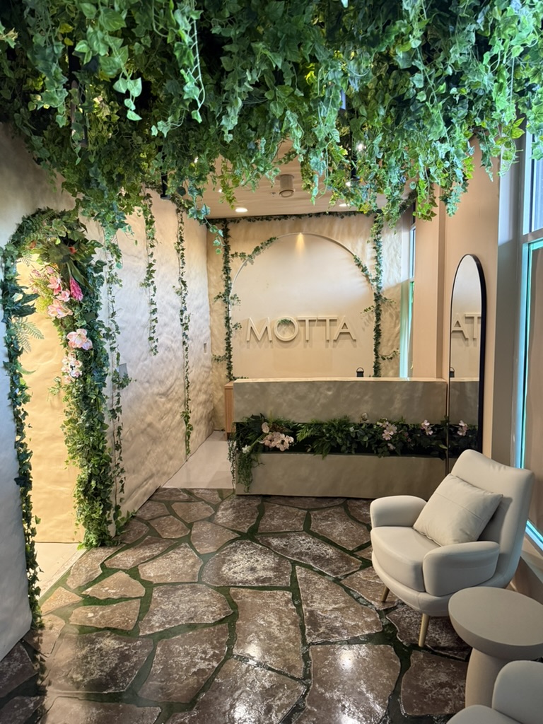 Finished reception space with sculpted walls