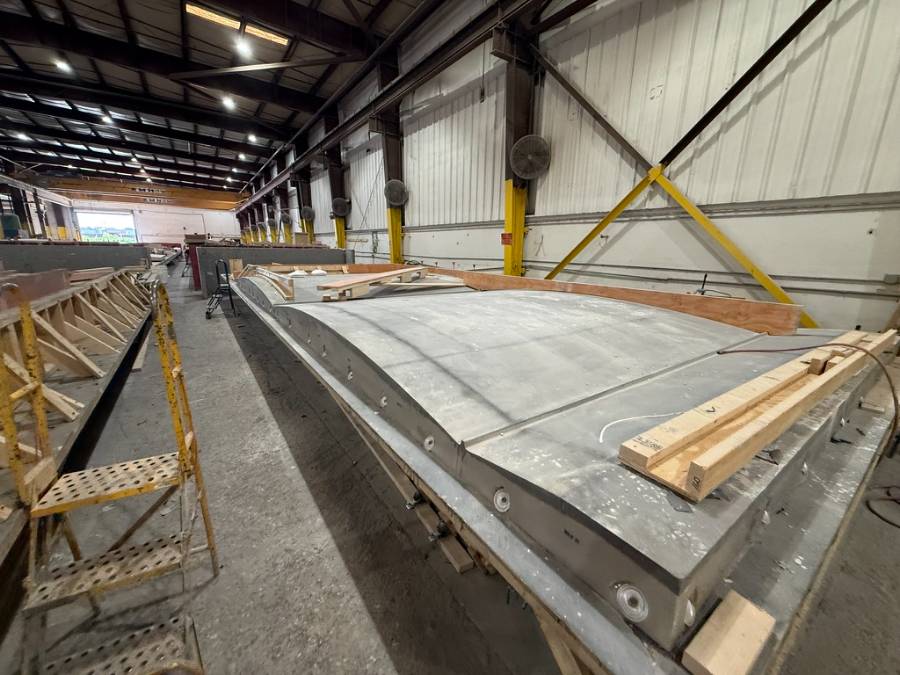 Curved arch mold in production