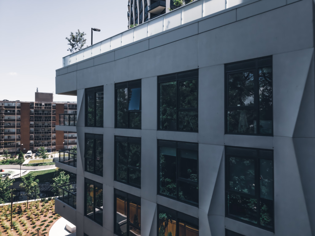 Project render / façade installation progress